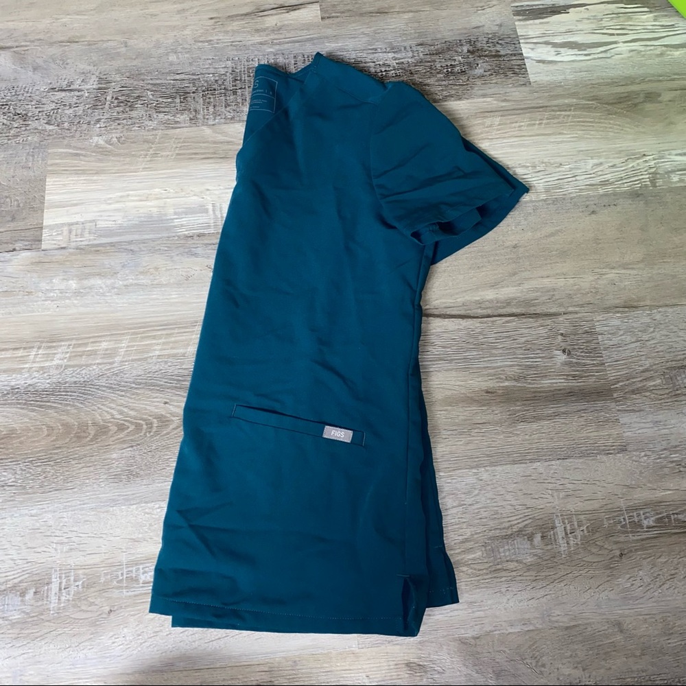 Women’s figs Caribbean blue casma scrub top small
